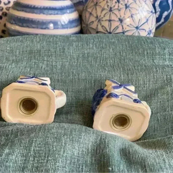 Delft Salt and Pepper Shakers - Picture 3 of 5